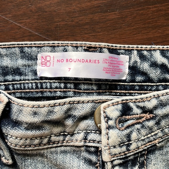No Boundaries Jean Shorts - Picture 4 of 4